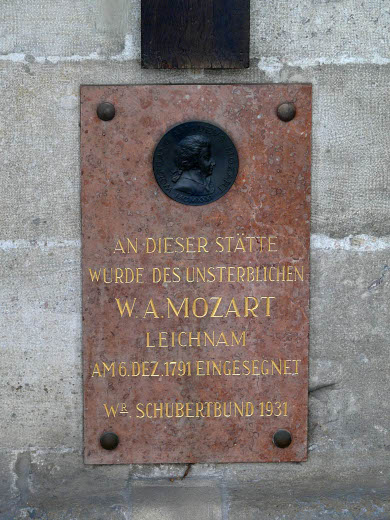 Mozart_Gedenktafel_Stepansdom_Keuzkapelle.jpg